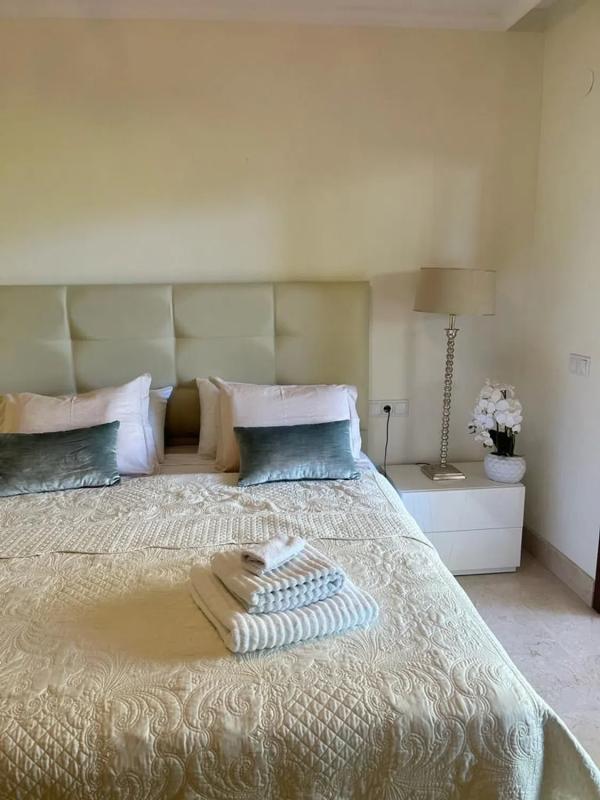 Sale of apartment in Camino de la Cruz, Marbella
photo 2