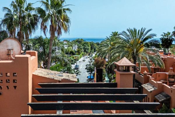 Chalet adosado en venta en Calle Concha Lagos , Marbella photo 1