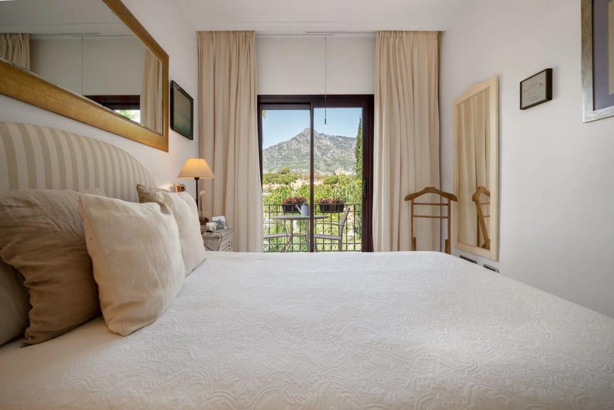 Venta de chalet adosado en  Calle Concha Lagos , Marbella photo 4