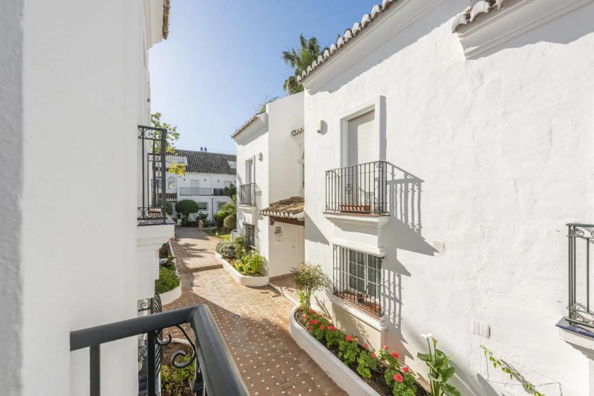 Venta de chalet adosado en Barrio Lomas de Marbella Club , Marbella photo 4