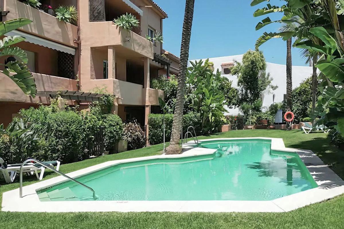 Sale of apartment in Urbanizacion Ancon Sierra, Marbella
 photo 3