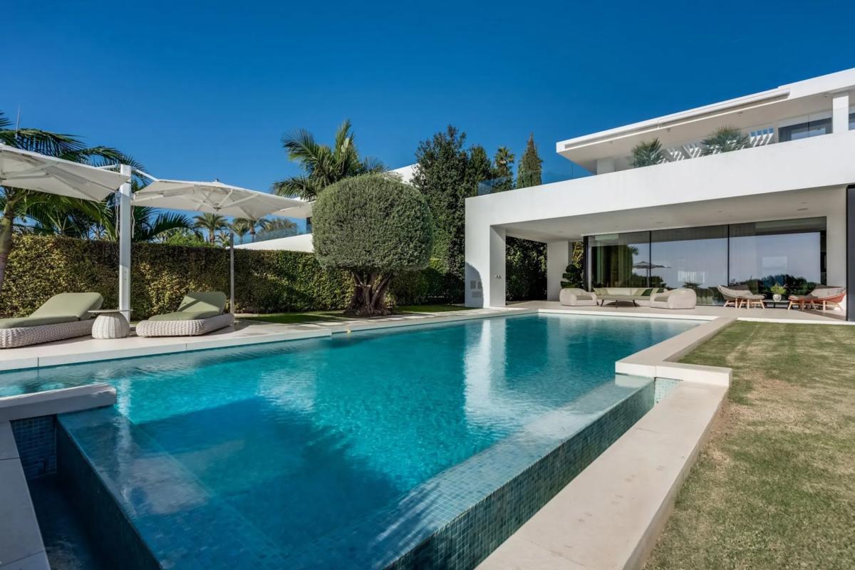 Sprzedaż niezależnego domku jednorodzinnego w  Urbanizacion Lomas Marbella Club, 79, Marbella photo 2
