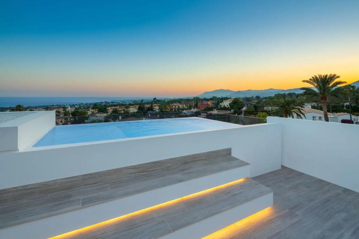 Sprzedaż niezależnego domku jednorodzinnego w  Barrio Nagüeles, Marbella photo 5