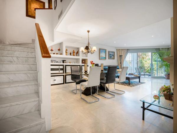 Terraced house for sale at  Calle Monte Mayor , Marbella photo 1