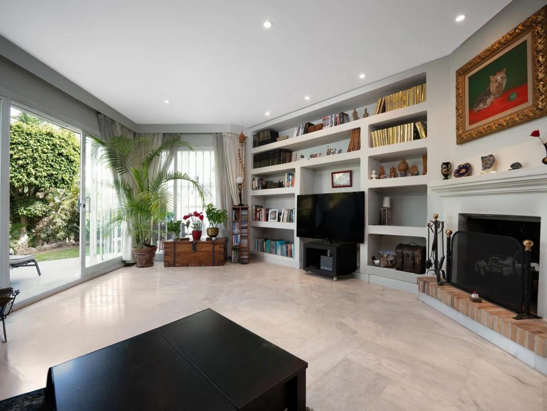 Venta de chalet adosado en  Calle Monte Mayor , Marbella photo 3