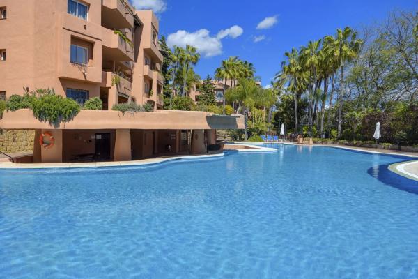 Квартира на продажу на El Oasis de Marbella, Марбелла photo 1