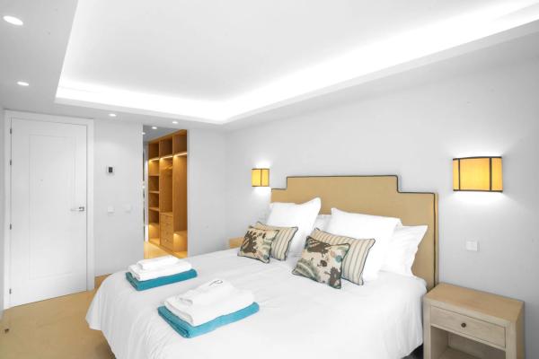 Chalet adosado en venta en Urbanización Marbellamar s/n , Marbella thumbnail 2