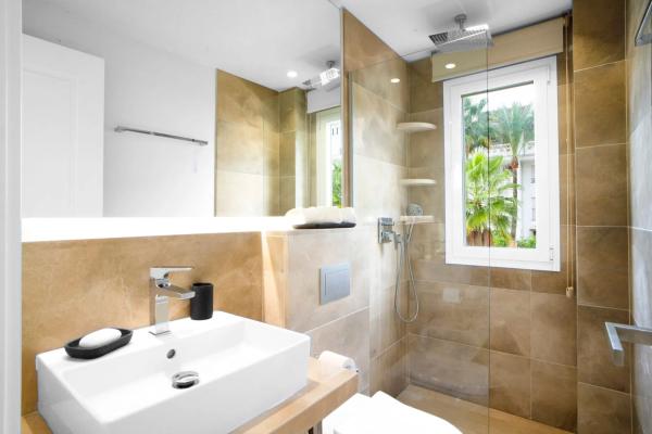Chalet adosado en venta en  Urbanización Marbellamar s/n , Marbella photo 4