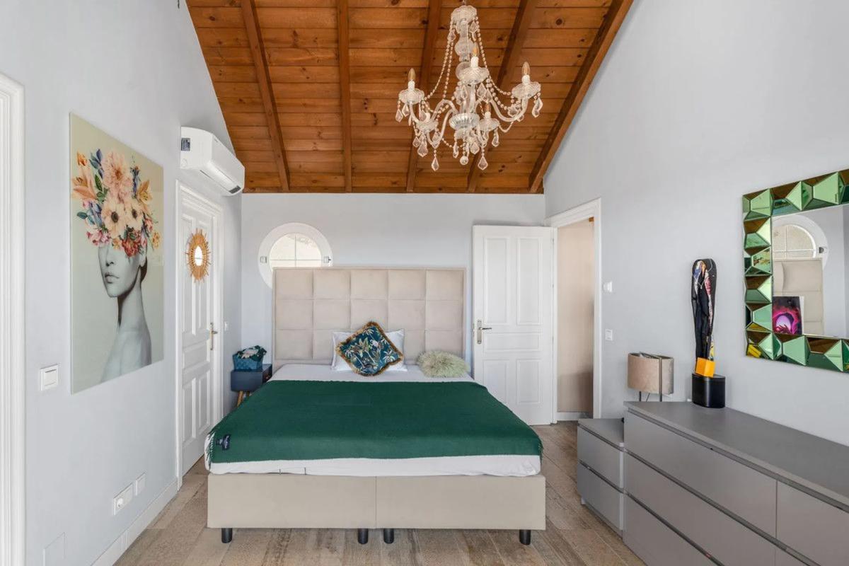 Venta de chalet adosado en Barrio Nagüeles , Marbella photo 3