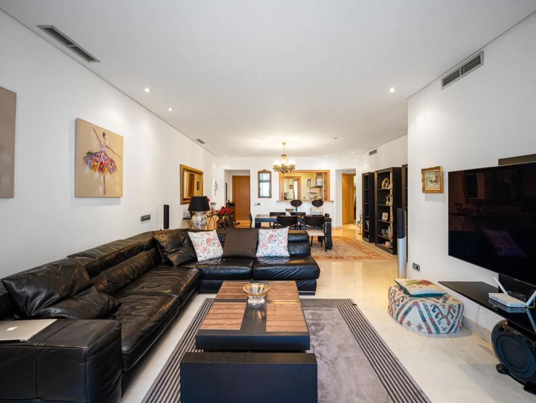 Sale of apartment in Avenida Buchinger, Marbella
photo 2