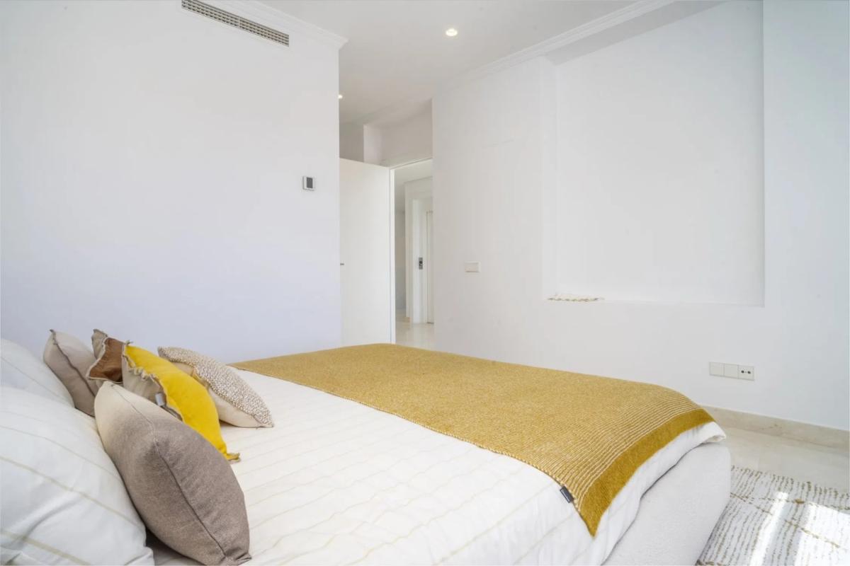 Sale of independent chalet in Barrio Nagüeles, Marbella
 photo 3