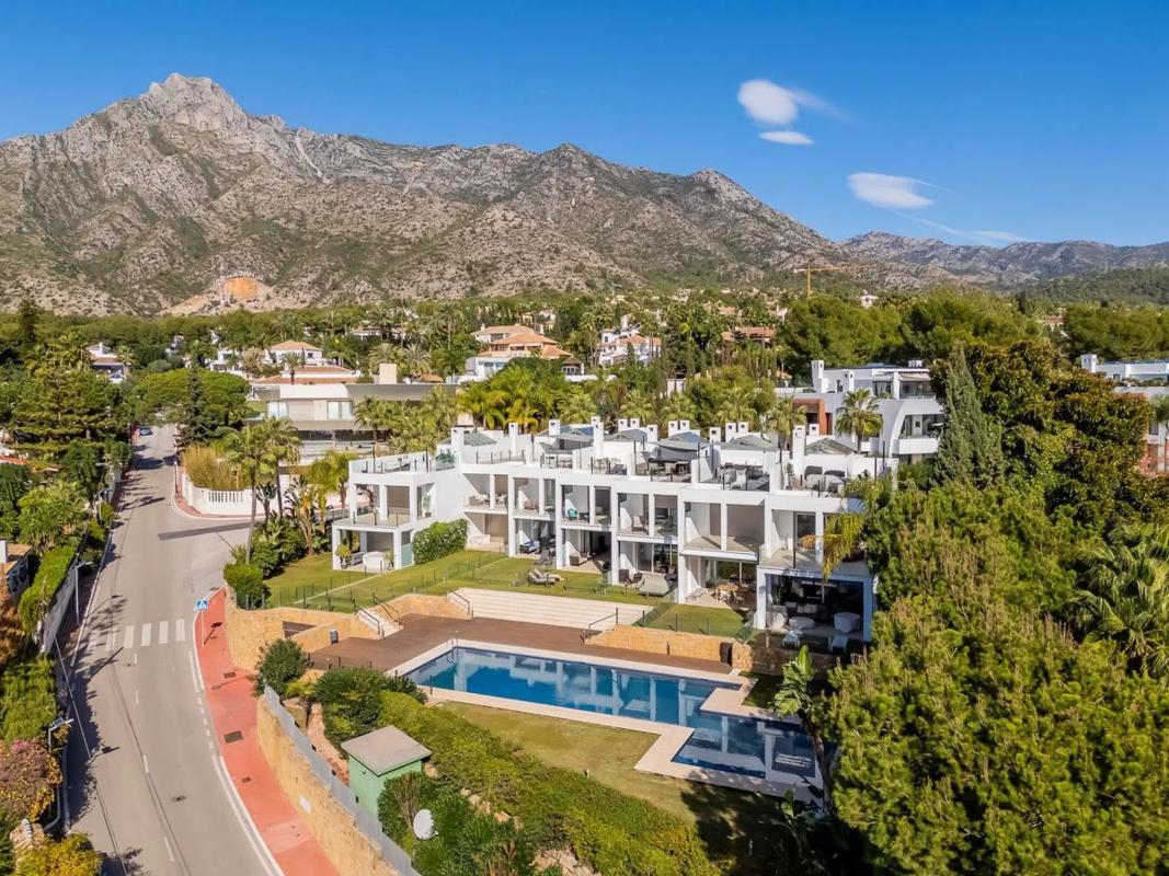 Venta de chalet adosado en Calle Campanillas , Marbella photo 2