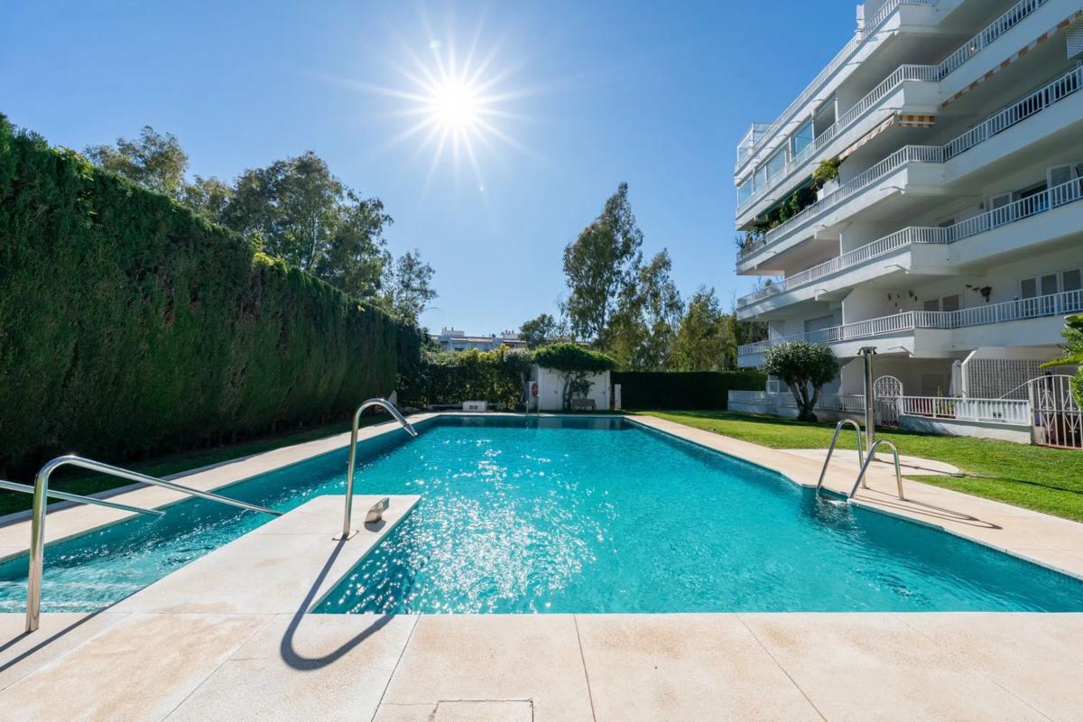 Продажа квартиры на Barrio Las Lomas de Río Verde, Марбелла
 photo 3