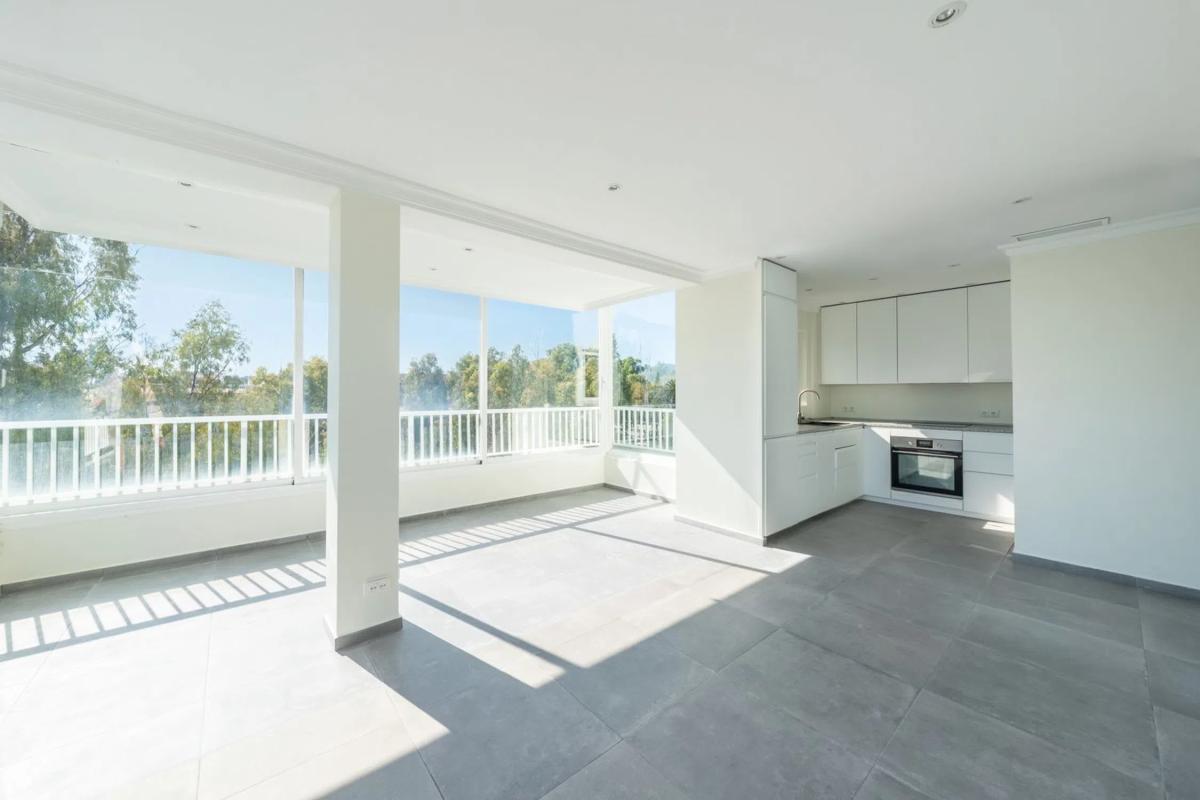 Продажа квартиры на Barrio Las Lomas de Río Verde, Марбелла
 photo 4