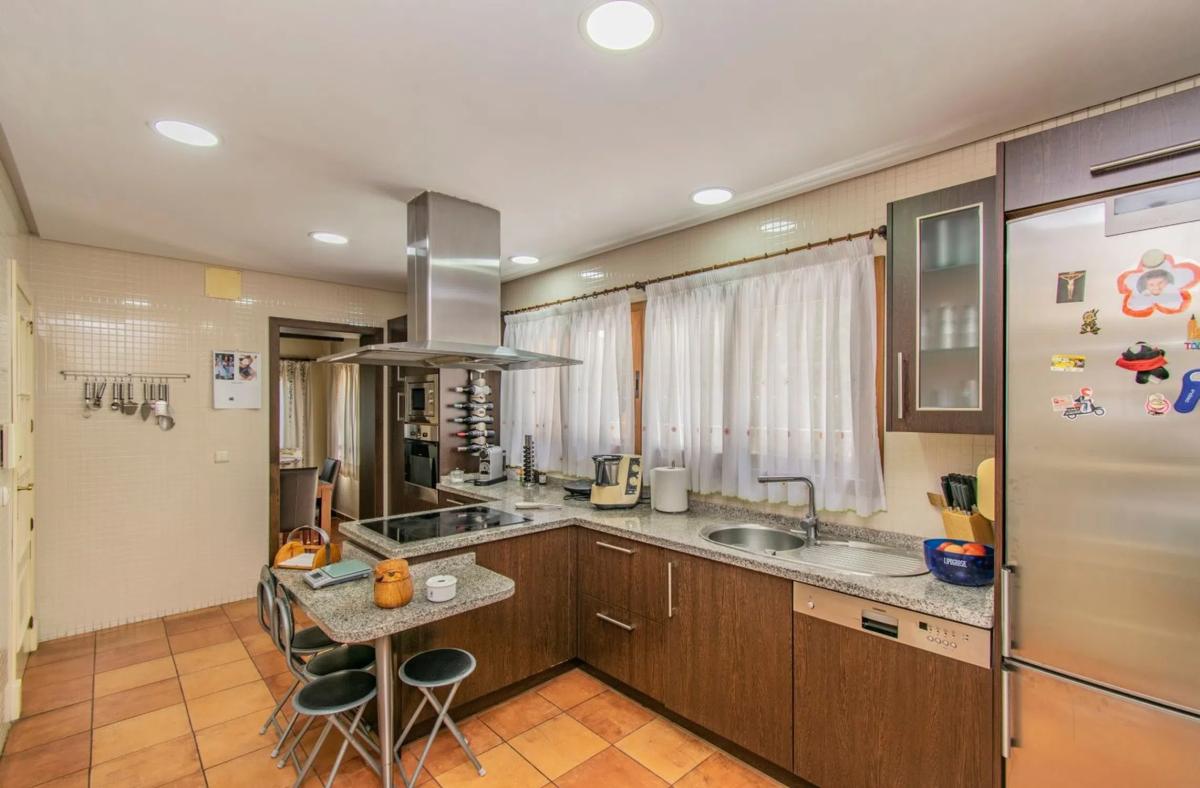 Продажа отдельного шале в Calle Casares, Марбелла photo 2