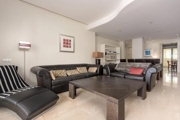 Duplex for sale on Barrio Las Lomas de Río Verde, Marbella thumbnail 1