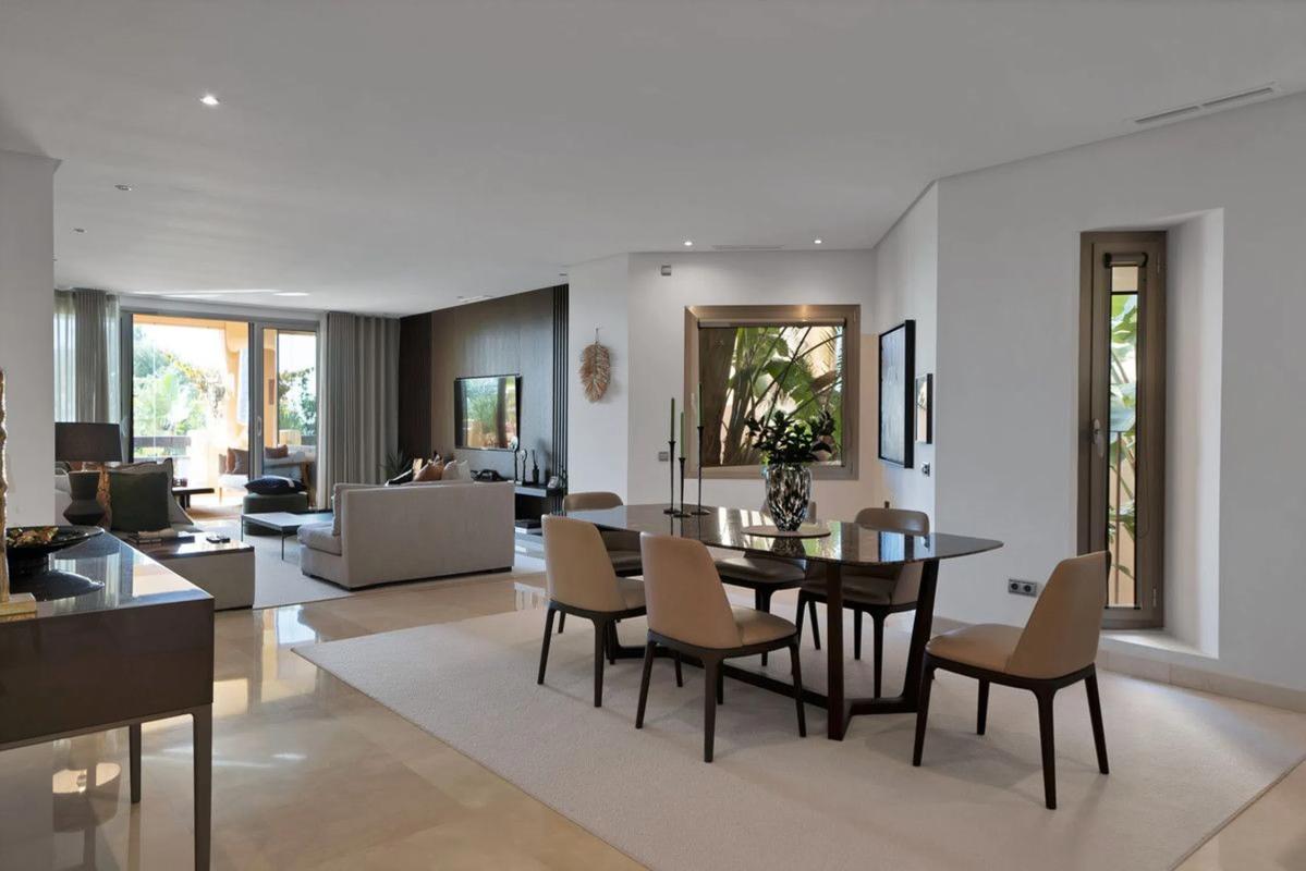 Продажа квартиры на Lugar Urbanizacion Altos Reales, Марбелла
photo 1