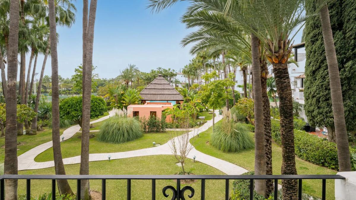 Sale of apartment in Barrio Puente Romano, Marbella
 photo 2