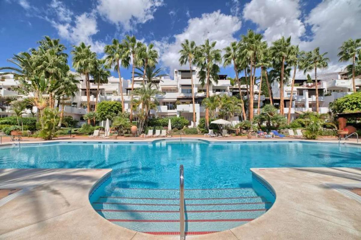 Sale of apartment in Barrio Puente Romano, Marbella
 photo 4