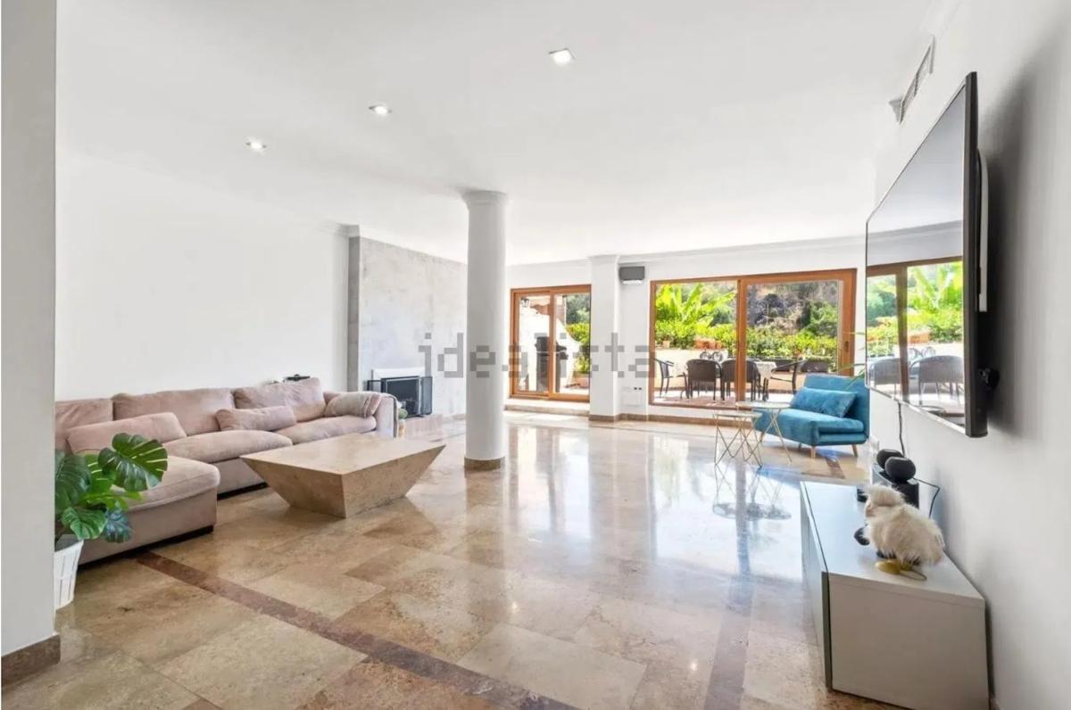 Sale of apartment in Calle Sierra Cazorla, 2, Marbella
photo 1