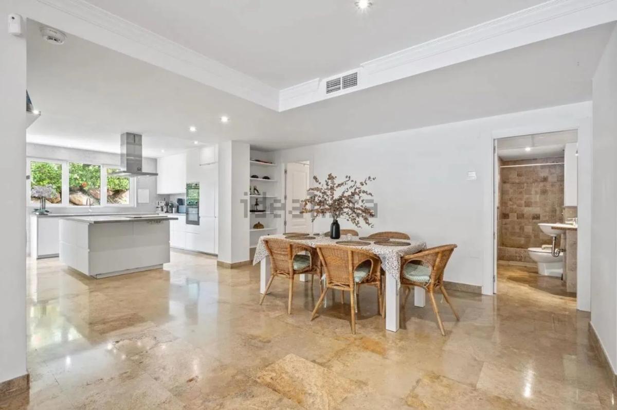 Sale of apartment in Calle Sierra Cazorla, 2, Marbella
photo 3