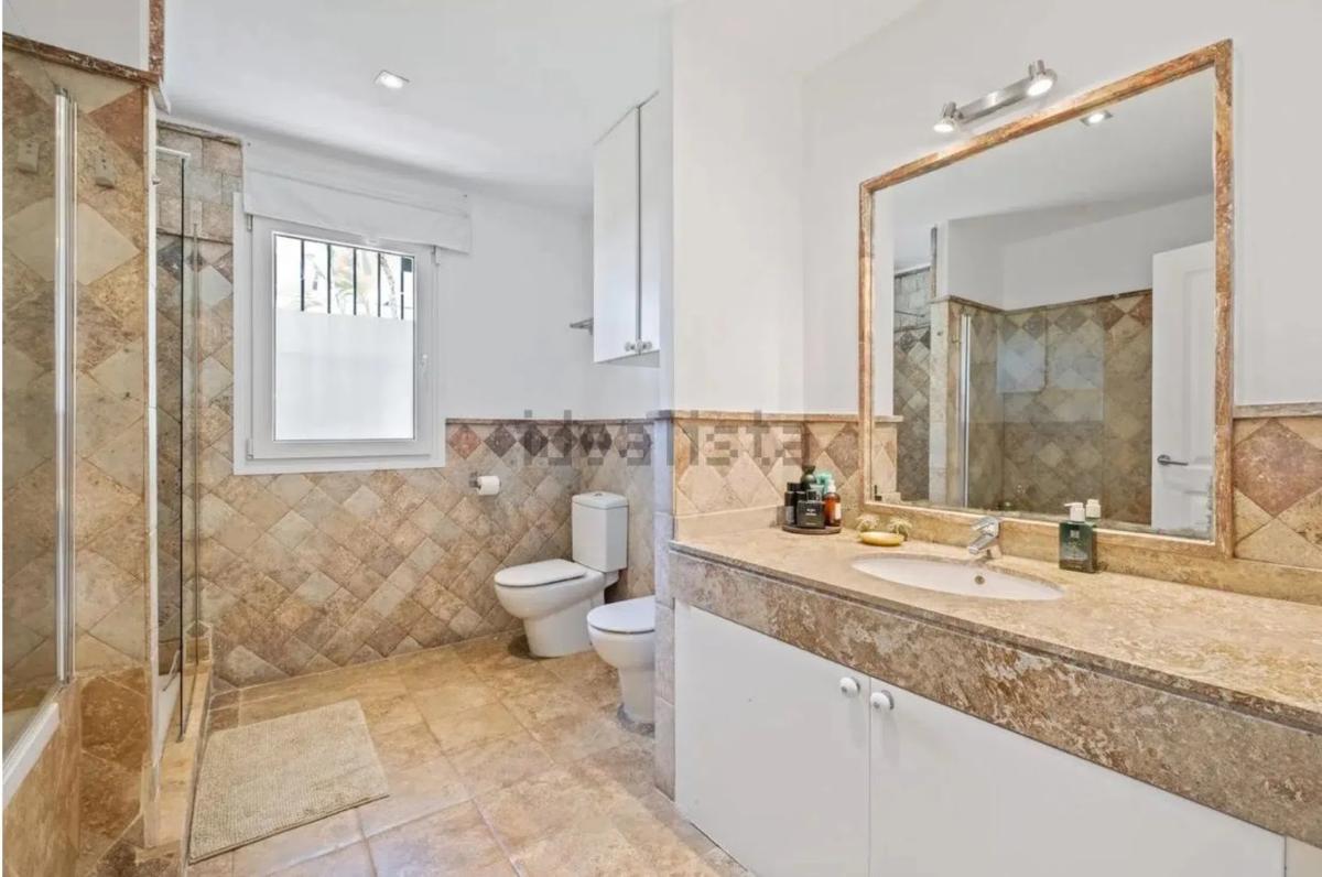 Sale of apartment in Calle Sierra Cazorla, 2, Marbella
photo 4