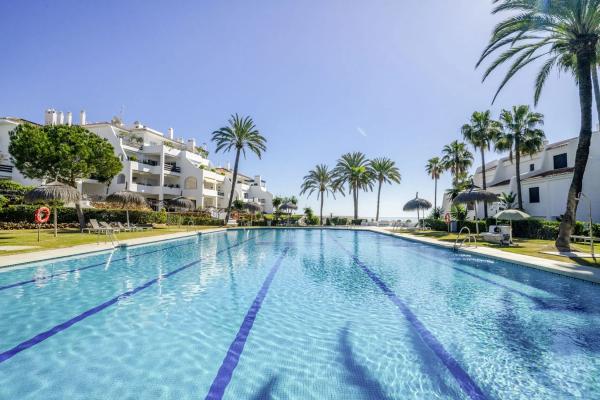 Chalet adosado en venta en  Calle del Río, 802 , Marbella photo 2