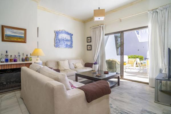 Chalet adosado en venta en  Calle del Río, 802 , Marbella photo 3