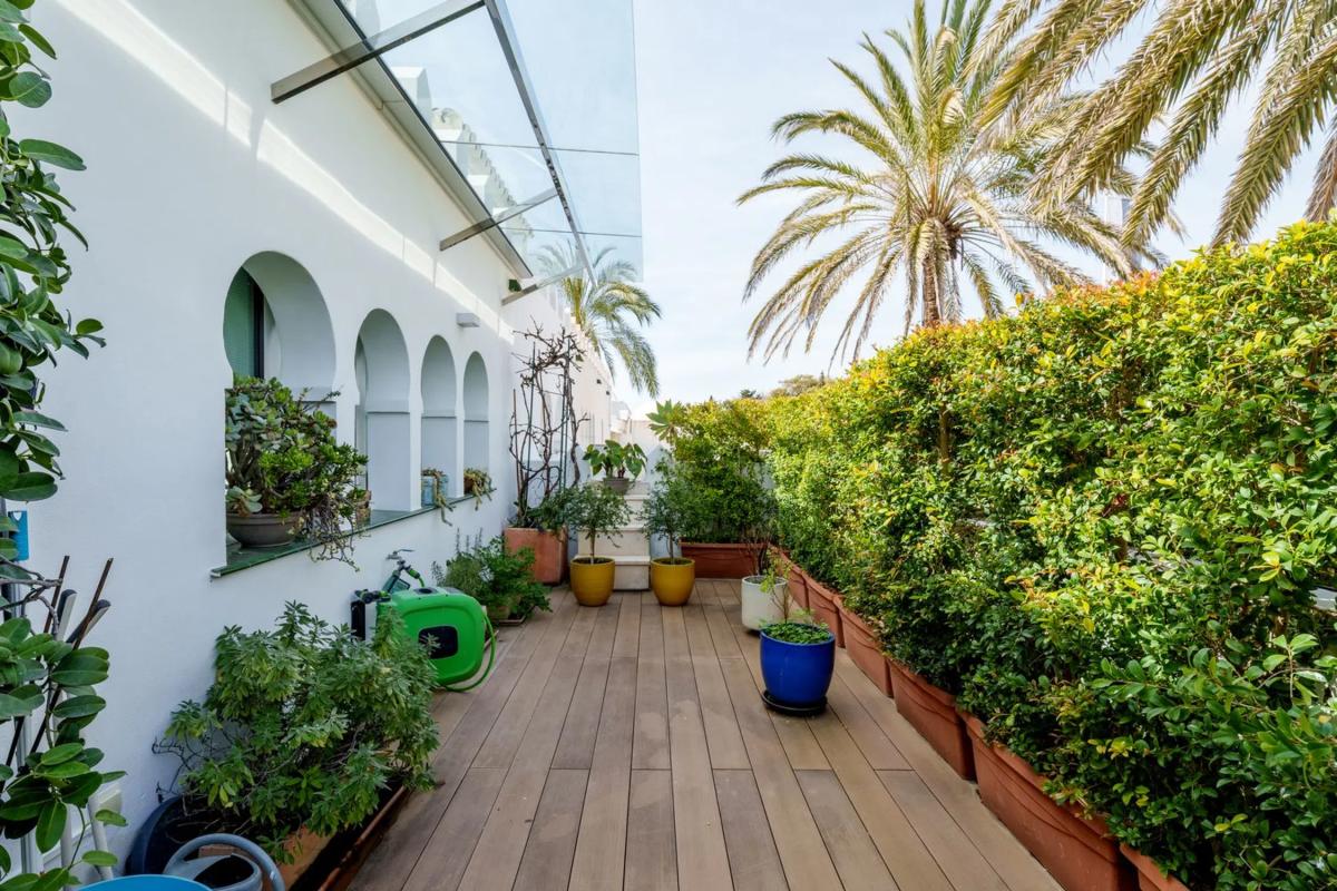 Sale of apartment in Urbanización Oasis Club, 131, Marbella
 photo 2