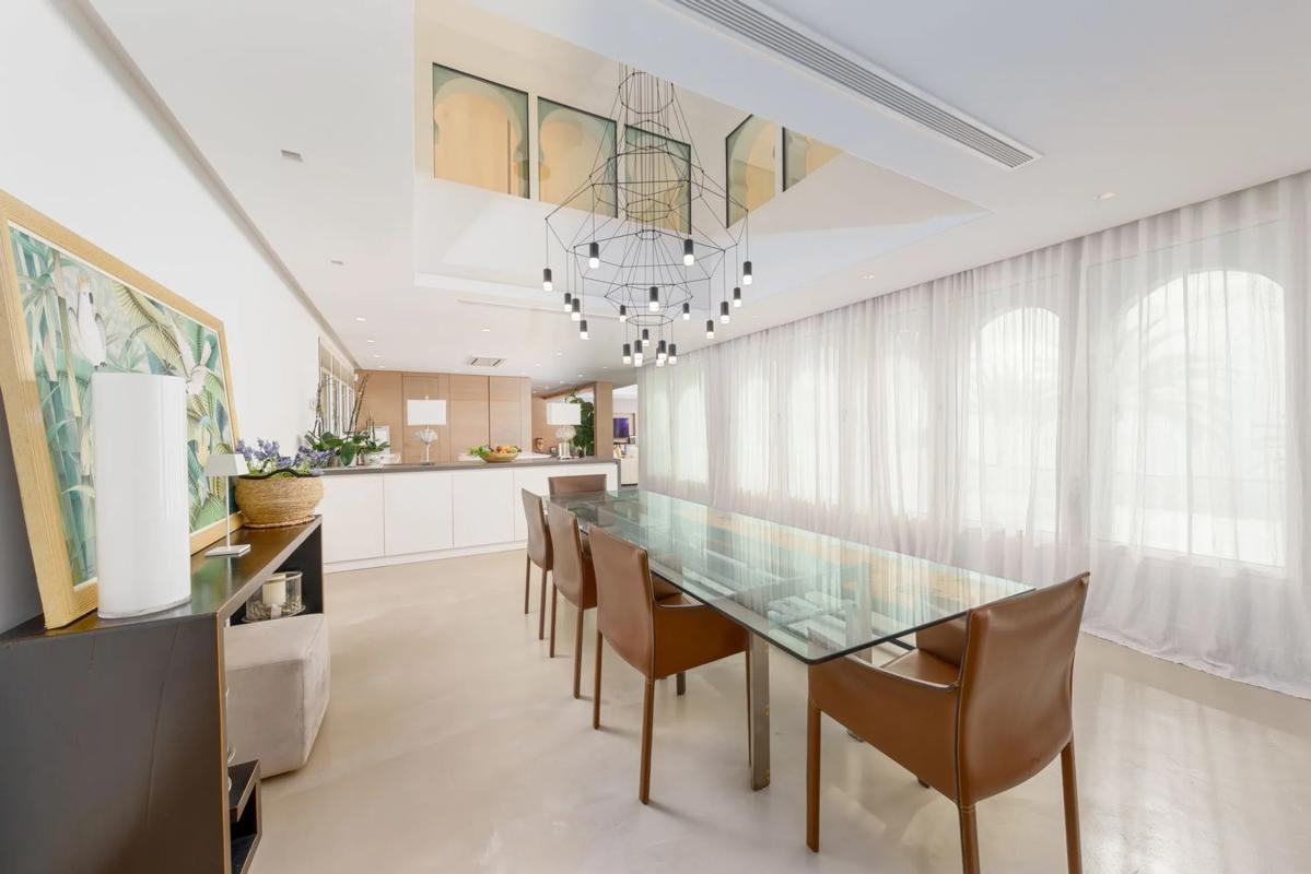 Sale of apartment in Urbanización Oasis Club, 131, Marbella
 photo 5