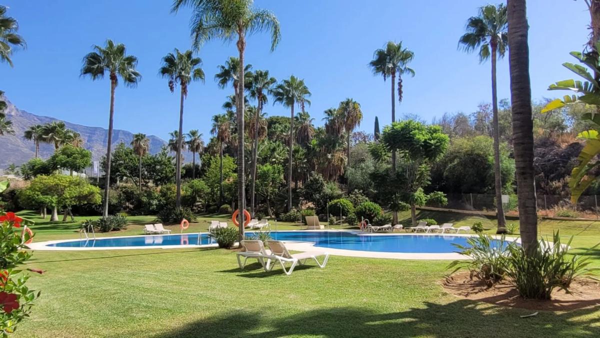 Sale of apartment in Calle Sierra Bermeja, 2, Marbella
photo 1