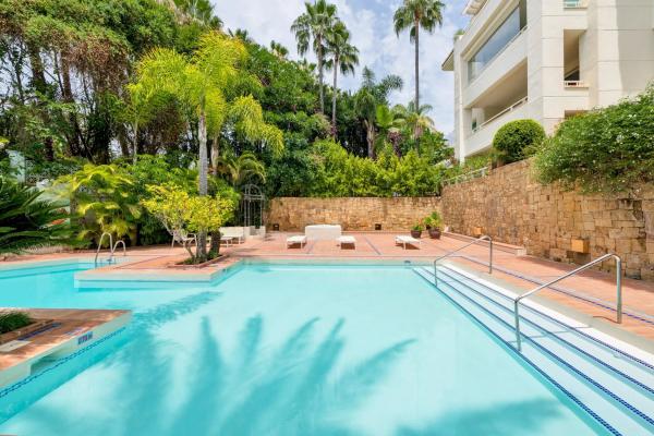 Ático en venta en  Barrio Sierra Blanca, Marbella photo 1