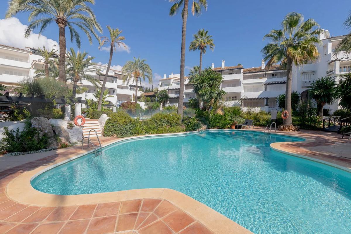 Sale of apartment in Barrio Puente Romano, Marbella
 photo 2