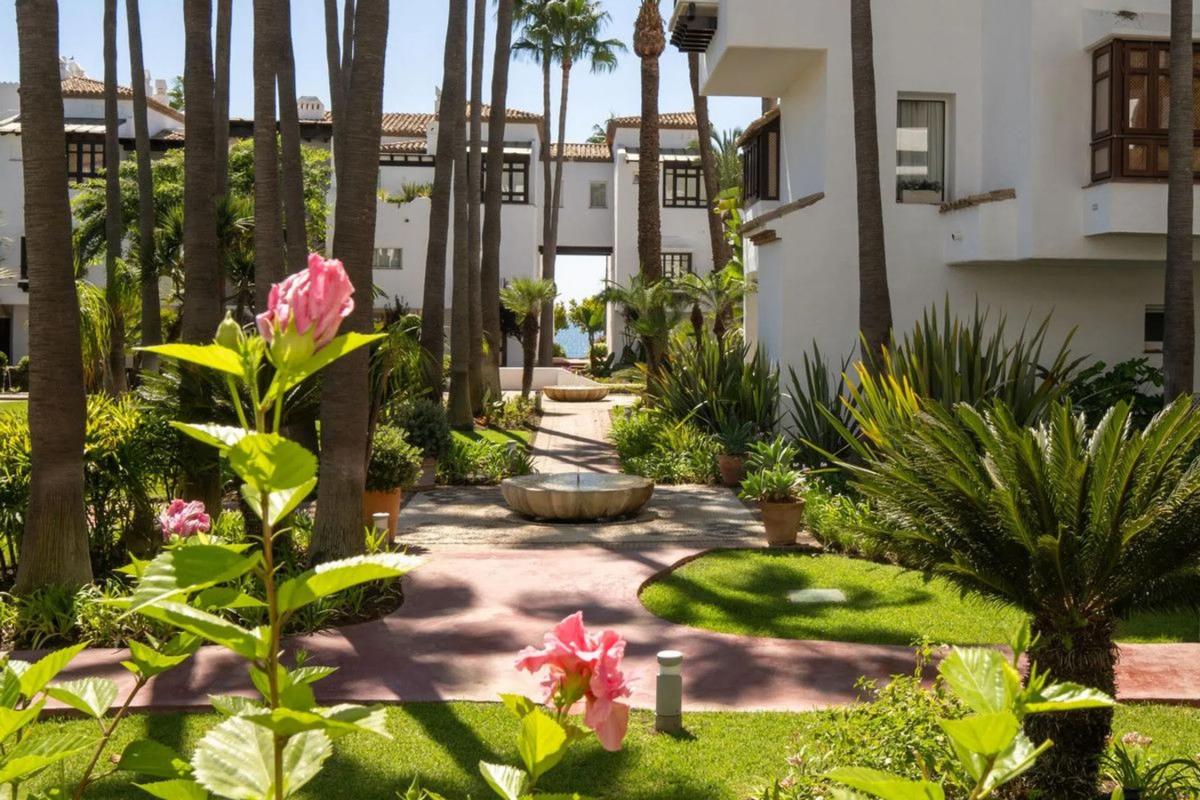 Sale of apartment in Granados 1-2 s/n, Marbella
photo 2