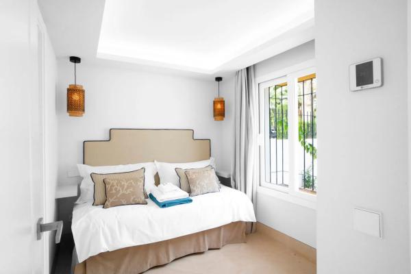 Chalet adosado en venta en  Urbanización Marbellamar , Marbella photo 1