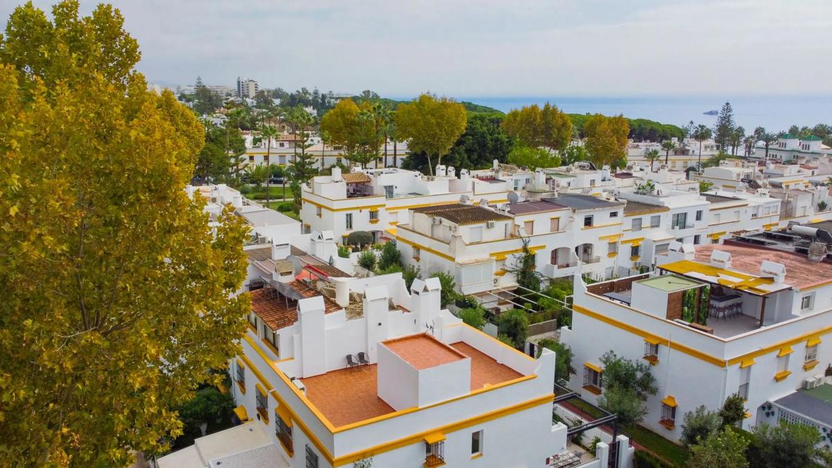 Venta de chalet adosado en  Urbanización Marbellamar , Marbella photo 4