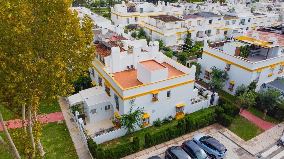 Venta de chalet adosado en  Urbanización Marbellamar , Marbella photo 5