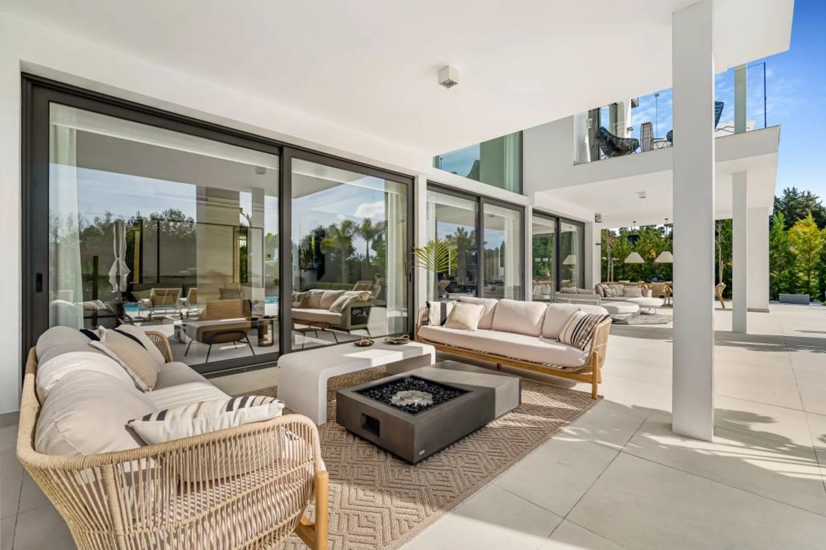 Venta de chalet independiente en Calle María Victoria Atencia, Marbella
photo 1