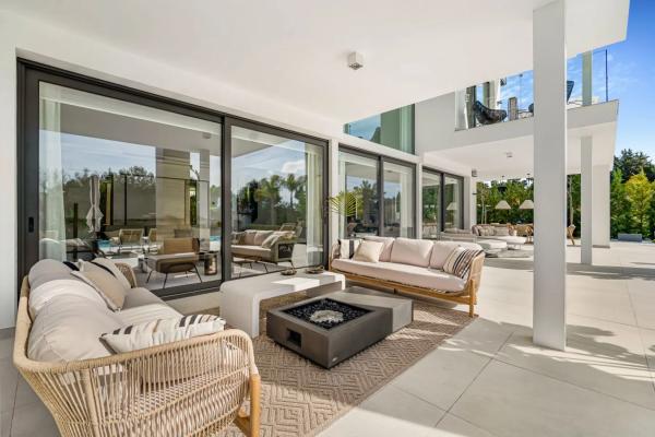 Chalet wolnostojący na sprzedaż w Calle María Victoria Atencia, Marbella photo 1