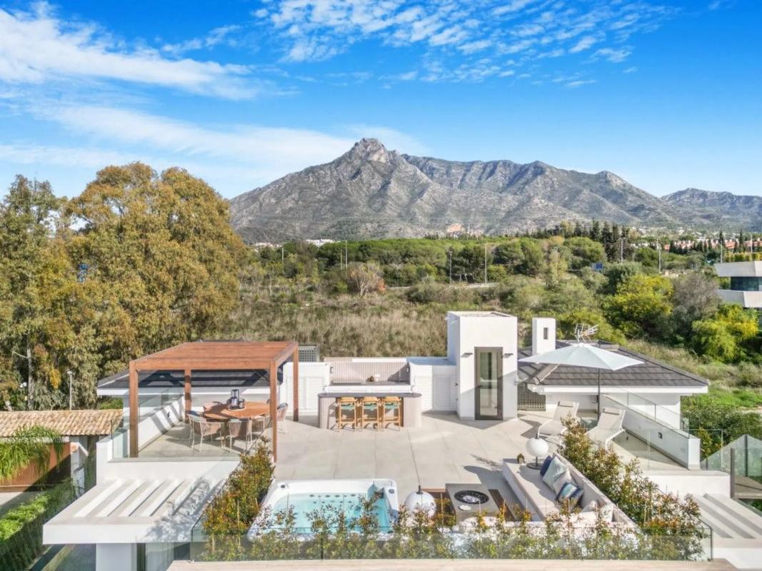 Venta de chalet independiente en Calle María Victoria Atencia, Marbella
photo 2