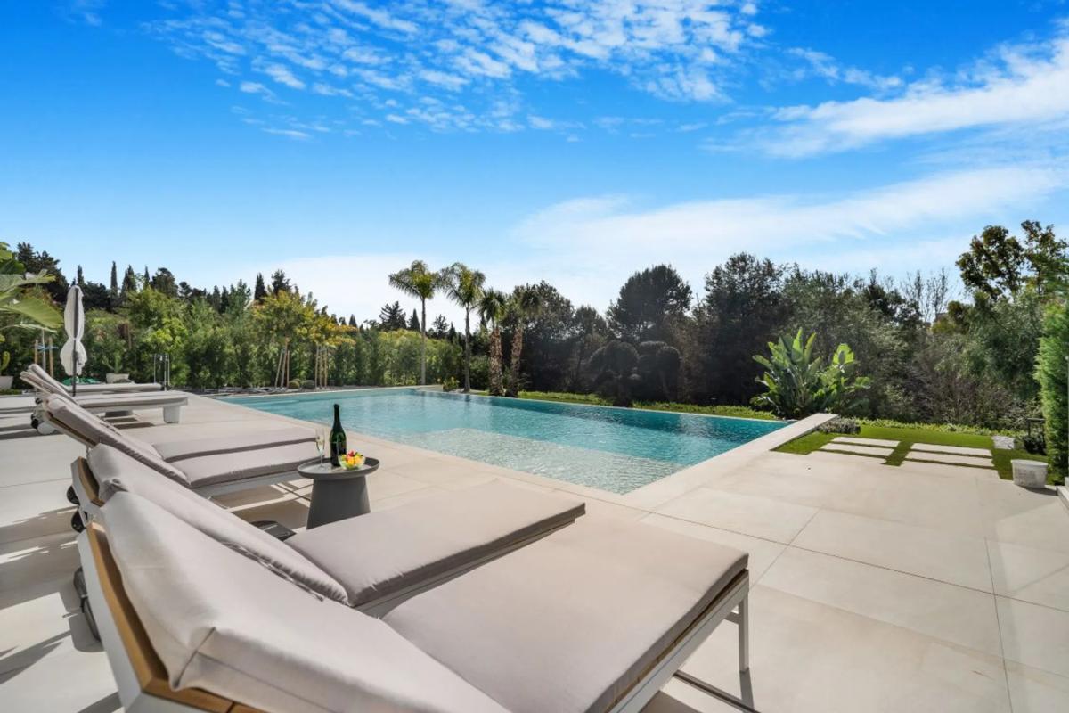Venta de chalet independiente en Calle María Victoria Atencia, Marbella
photo 3