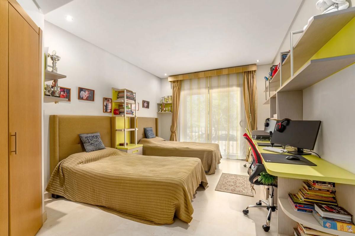 Venta de piso en Lugar Urbanizacion Altos Reales, Marbella
 photo 4
