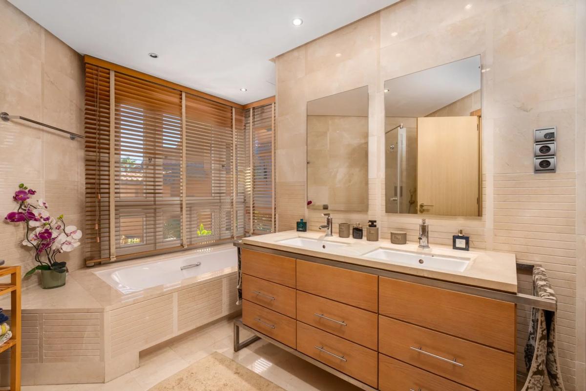 Venta de piso en Lugar Urbanizacion Altos Reales, Marbella
 photo 5