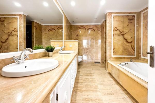 Ático en venta en  Bulevar Lugar Urbanizacion Lomas de Rio Verde, 31 A, Marbella photo 2