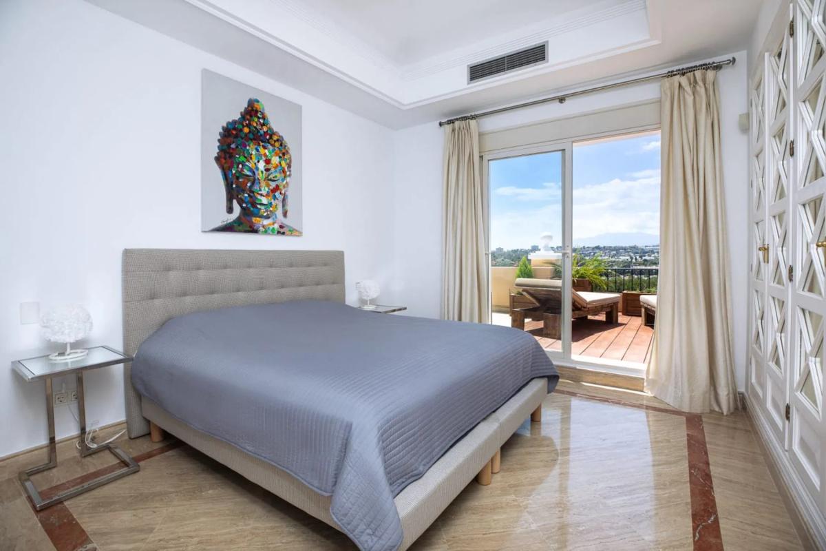 Продажа пентхауса на Bulevar Lugar Urbanizacion Lomas de Rio Verde, 31 A, Марбелла photo 5