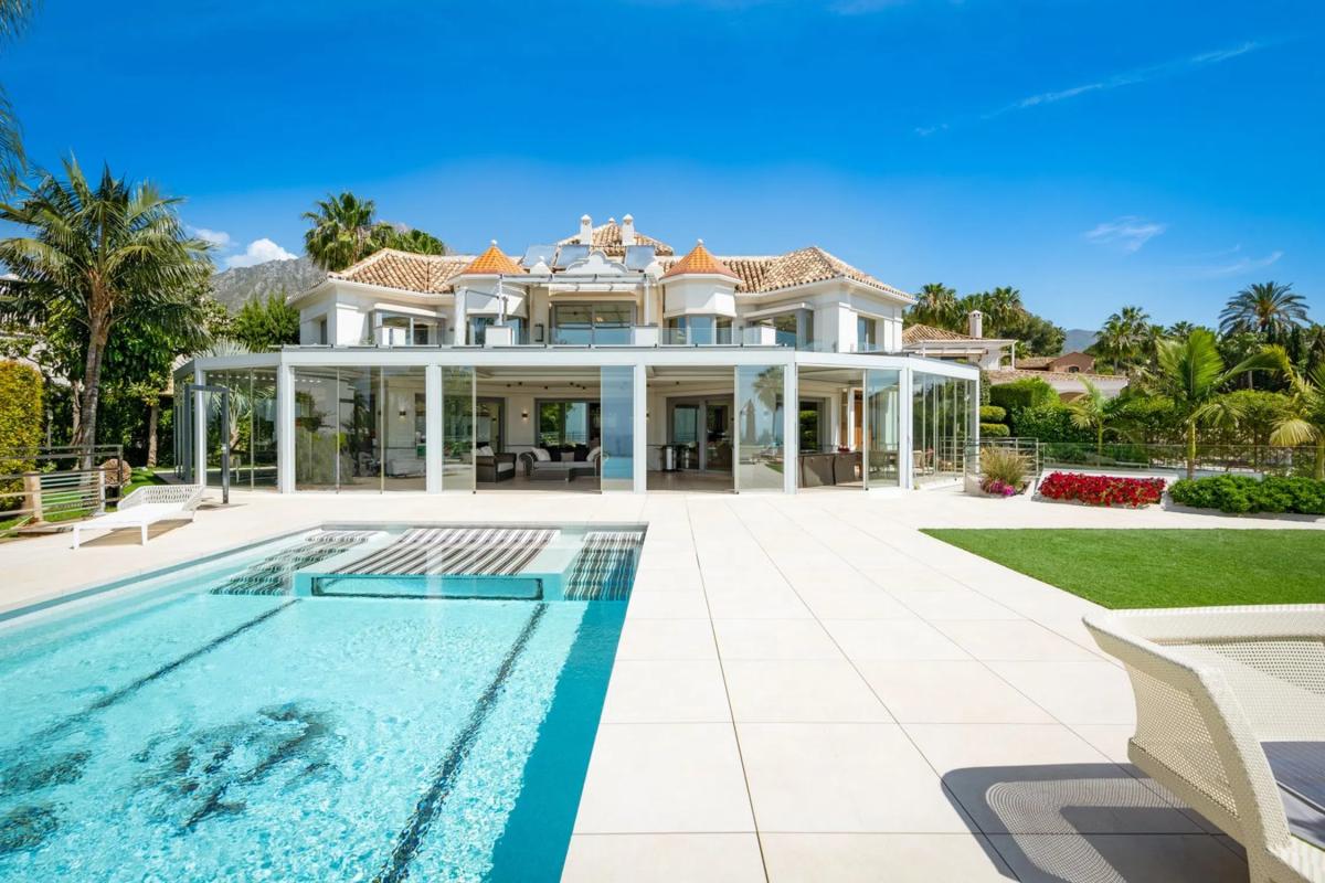 Sprzedaż niezależnego domku jednorodzinnego w Barrio Puente Romano, Marbella photo 1
