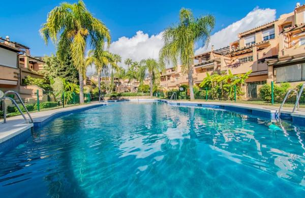 Chalet adosado en venta en  Calle Estena , Marbella photo 3