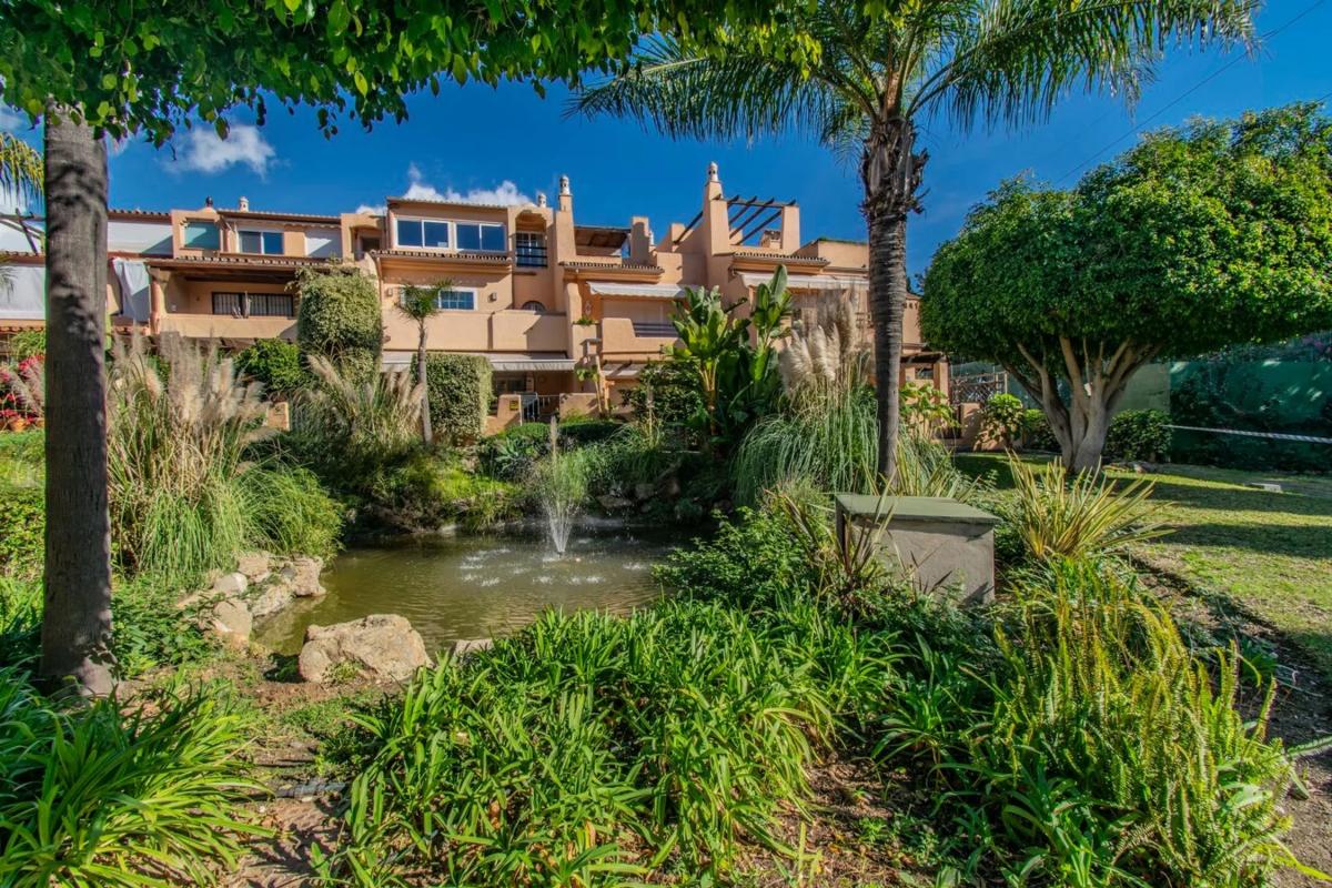 Venta de chalet adosado en  Calle Estena , Marbella photo 5