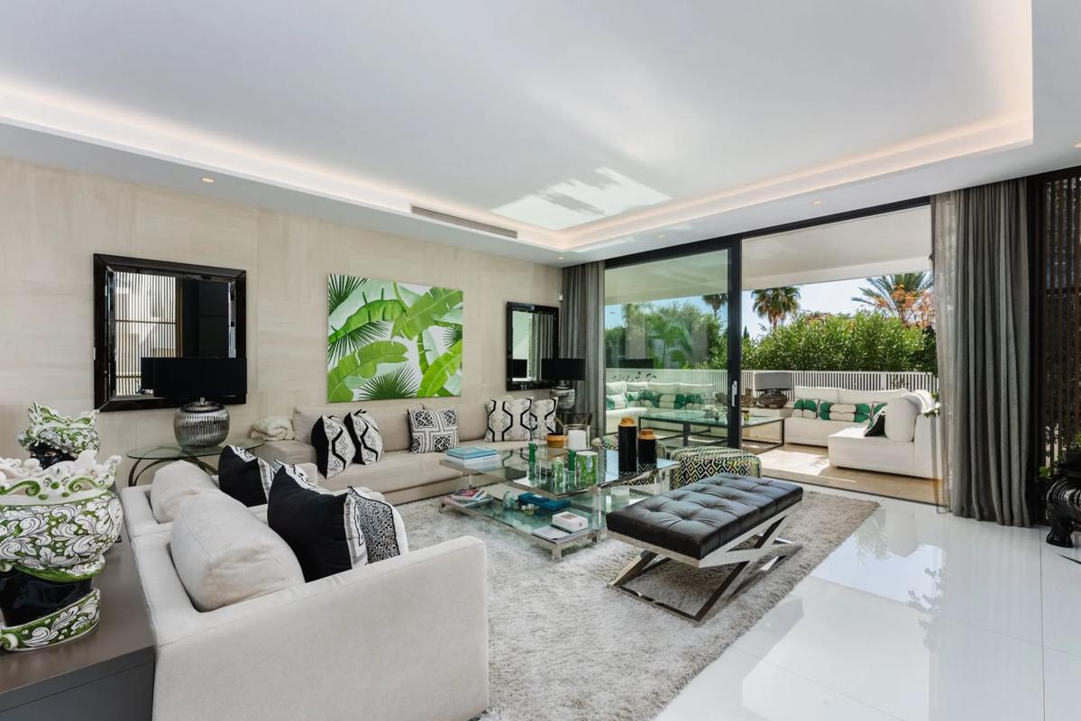 Duplex sale in Calle Warner, 5, Marbella photo 1