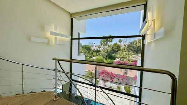 Chalet wolnostojący na sprzedaż w Barrio Sierra Blanca, Marbella thumbnail 1